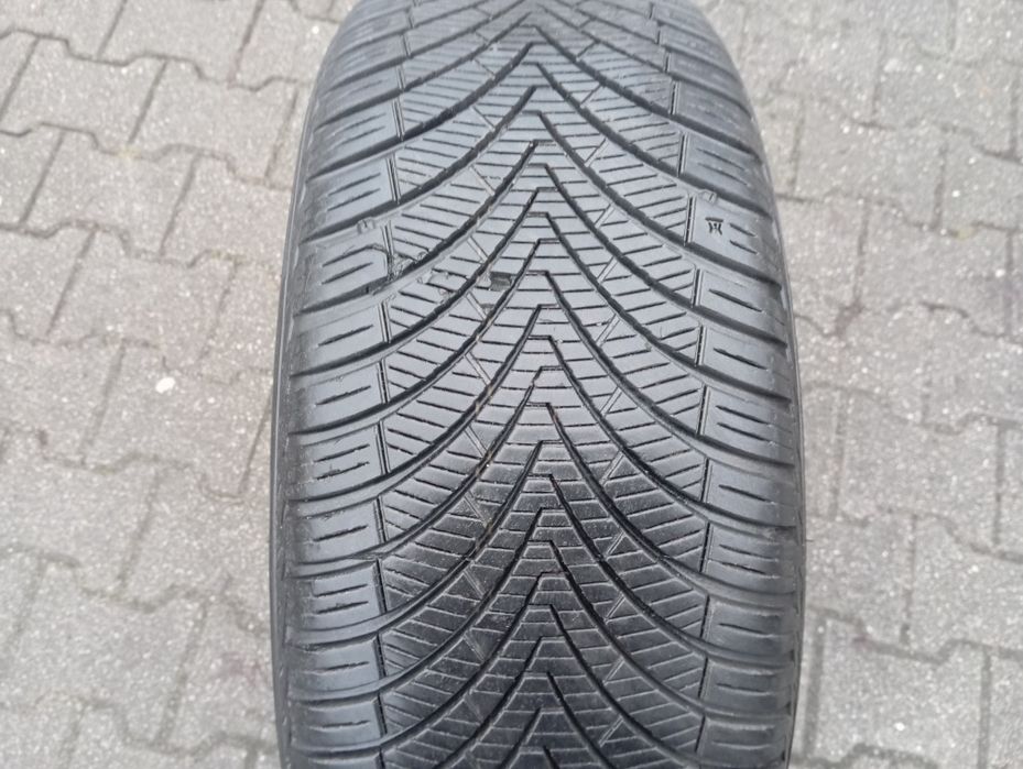 1szt całoroczna Kumho solus 4S SUV HA32+  235/55/18 104V XL  DOT4924