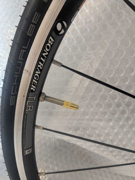 Bicicleta de estrada Trek Émonda ALR Shimano 105 com acessórios