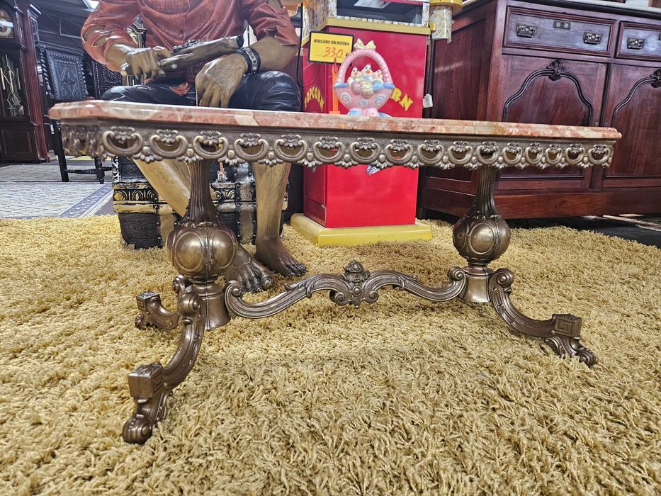 Mesa de centro com estrutura em latão e tampo em pedra - ópti