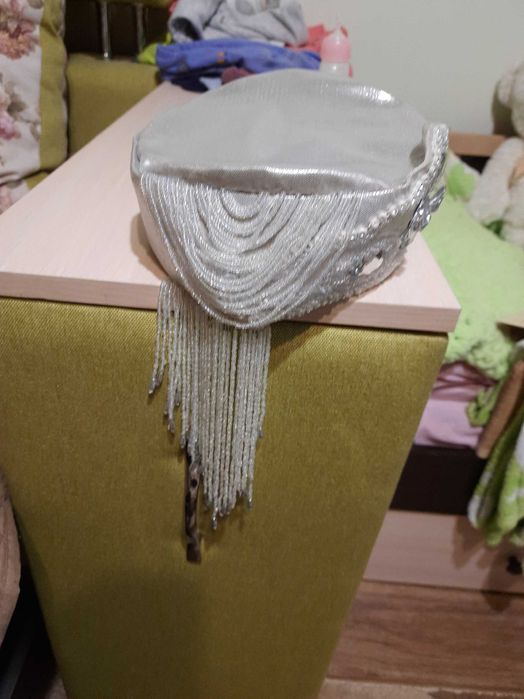 Казахський женский национальний головной убор