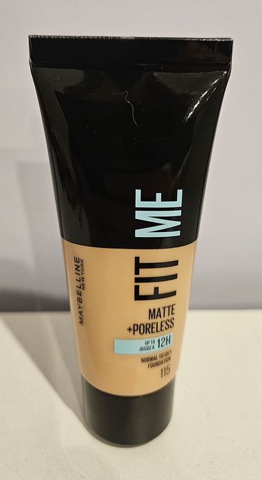 Podkład do twarzy firmy Maybelline.