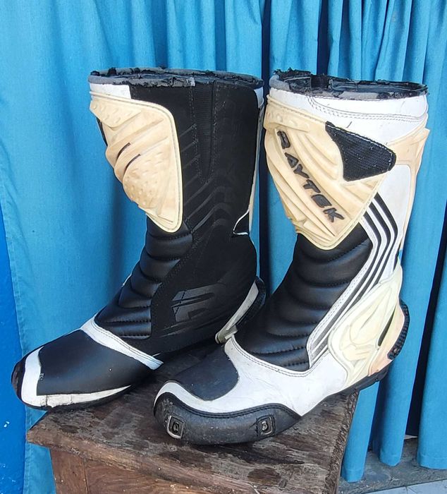 Botas 'MotoGP' pertenceram a Valentino Rossi, anos 2000