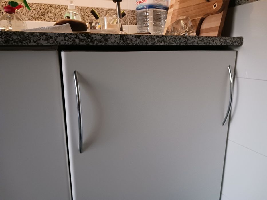 Puxadores em inox  para portas de armarios de cozinhas ou roupeiros