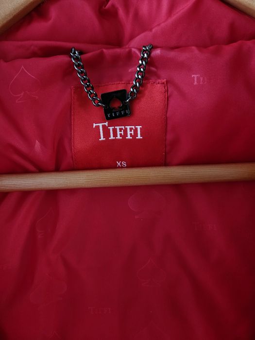 Czerwona kurtka puchowa Tiffi XS futerko jenot płaszcz puchowy