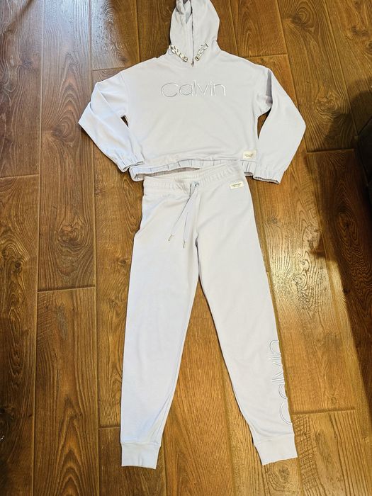 Продам костюм Calvin Klein