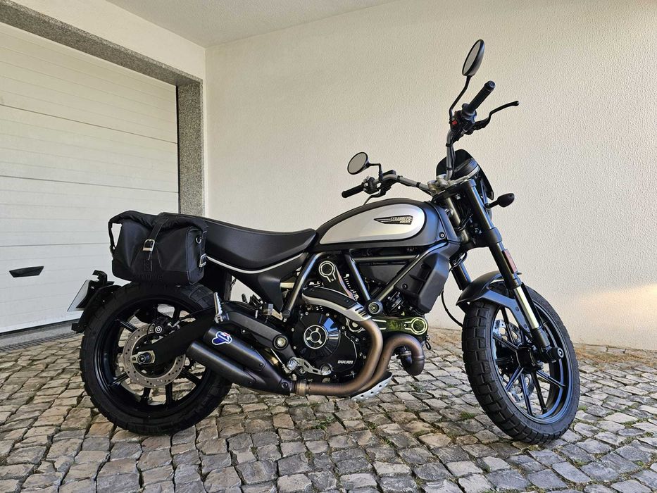 Ducati Scrambler 800 CC Icon Dark de 2021 Irrepreensivel