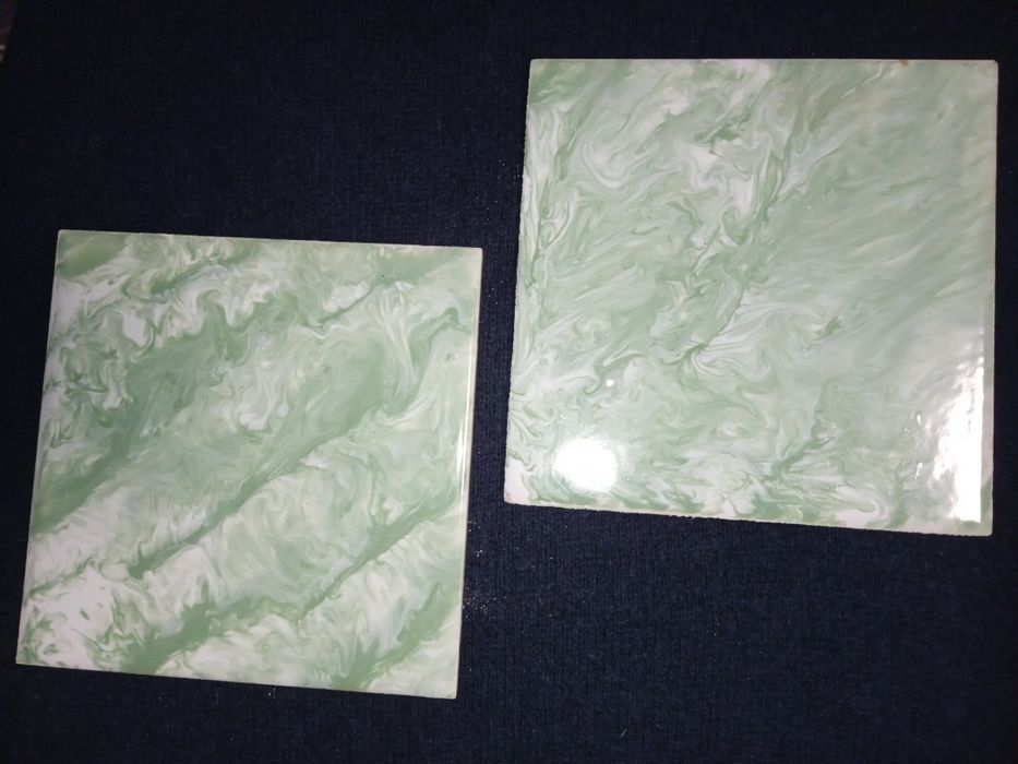 Плитка 15*15 см світло зеленувата та біла та 28 штук блакитної