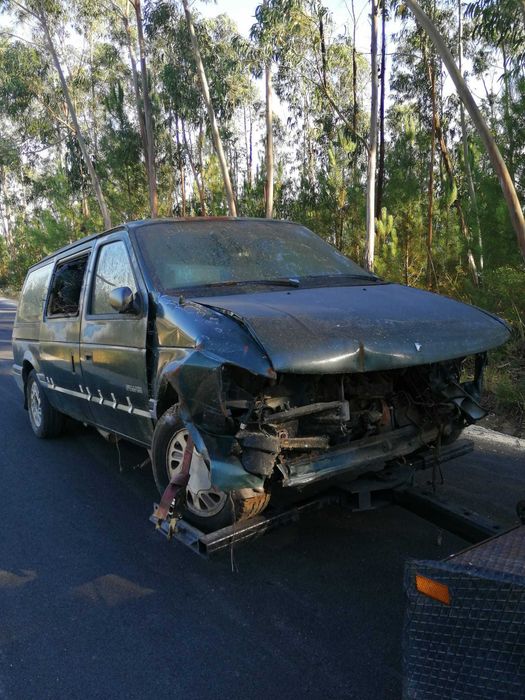 Carro Chrysler Versão Americana para peças