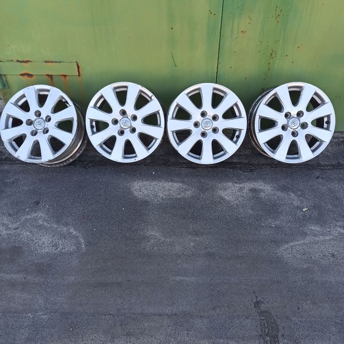 Диски Тойота Камри б/у оригинальные литые, небитые, некатагые.