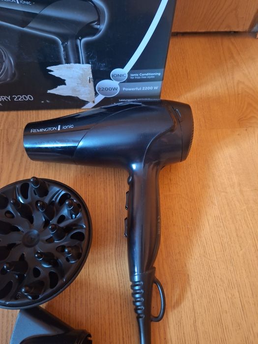 Remington IONIC DRY Suszarka do włosów 2200W