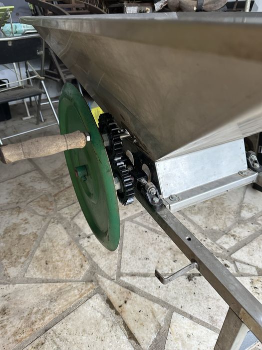 Esmagador de uvas manual