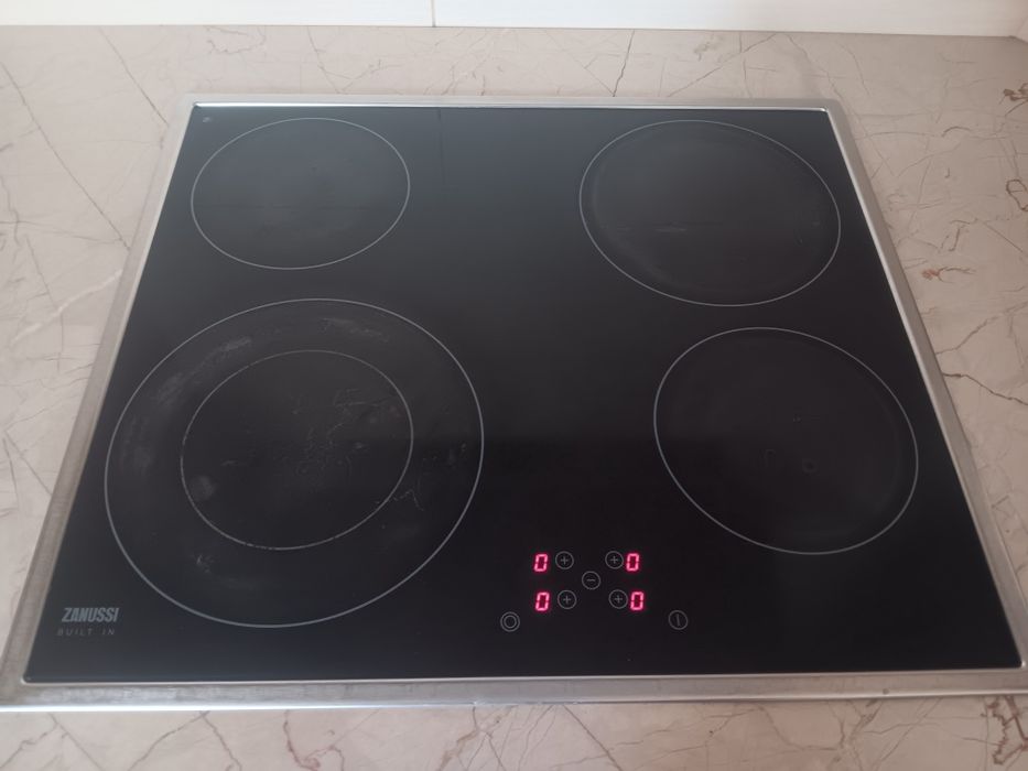 Conjunto placa vitroceramina e forno