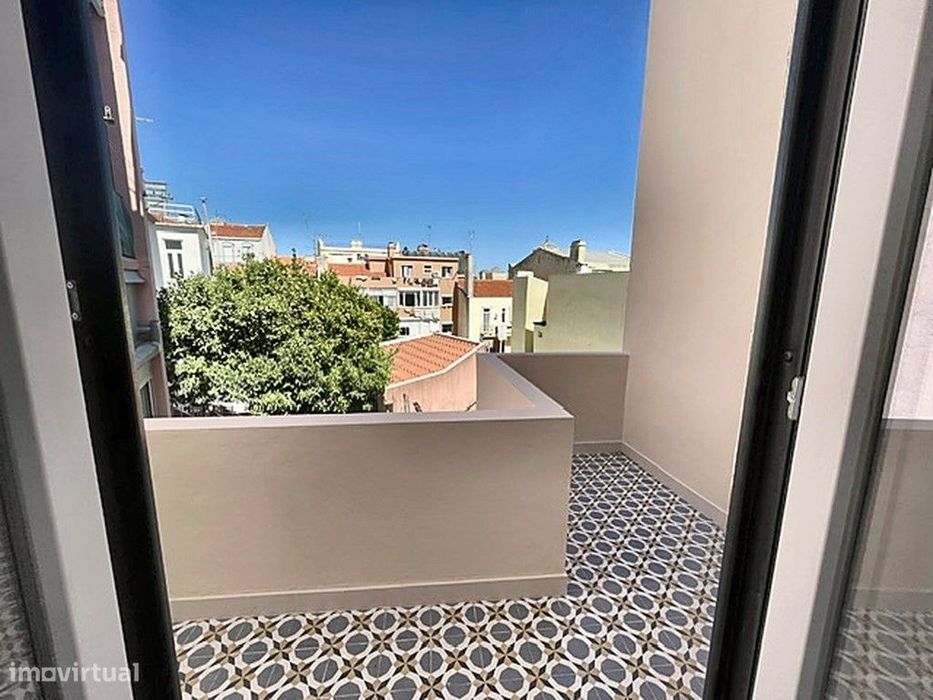 T2 Remodelado com Varanda | A 5 Minutos a pé do Instituto Superior ...