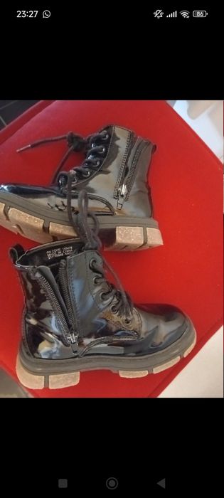 Botins pretos para criança