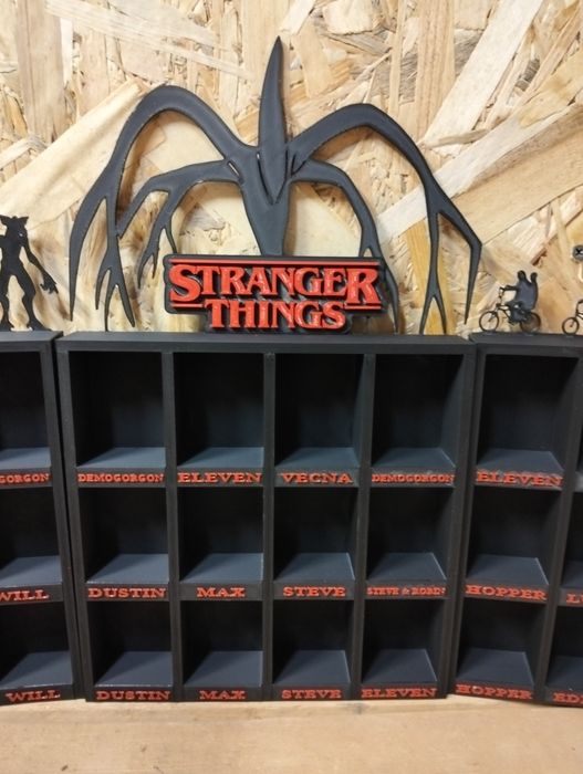 Полиця для фігурок Stranger Things / Дивні Дива