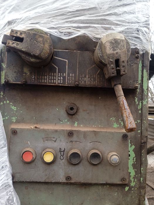 Продам станок вертикально-сверлильный универсальный 2Н135