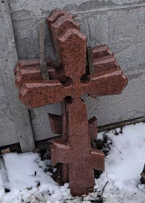 Крест, кресты, хрест из красного гранита, граніту. Памятники