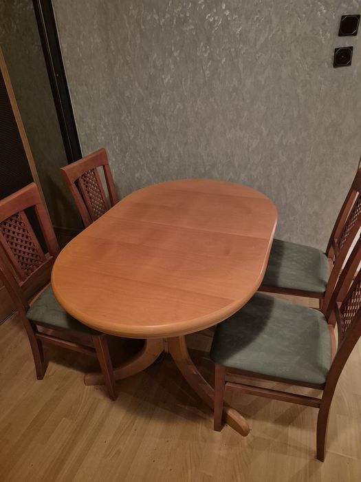 Stół drewniany + 4 krzesła, rozkładany