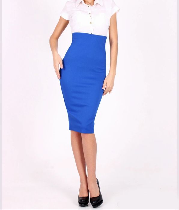 Синяя юбка карандаш.