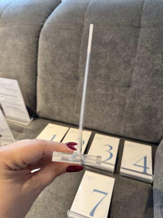 Stojaki pleksi przeźroczyste, numery stołów, ślub, wesele