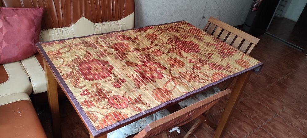 Продаю бамбуковую скатерть 70×119 см, новая.