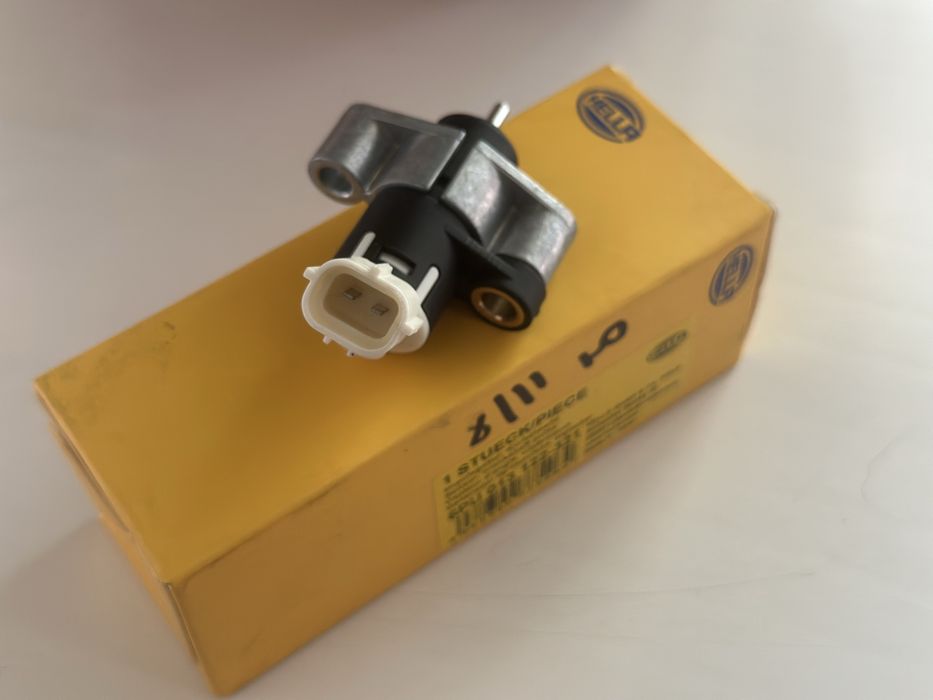На датчик импульсов положения коленвала HELLA  артикул 6PU 013 122-321