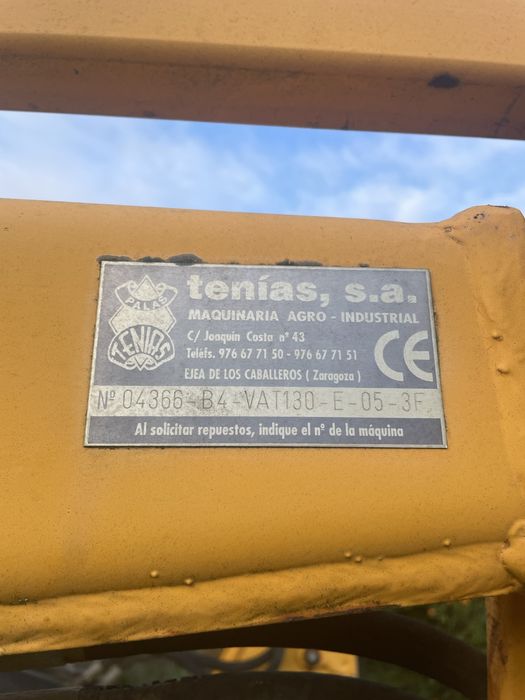 Carregador frontal tenias B4