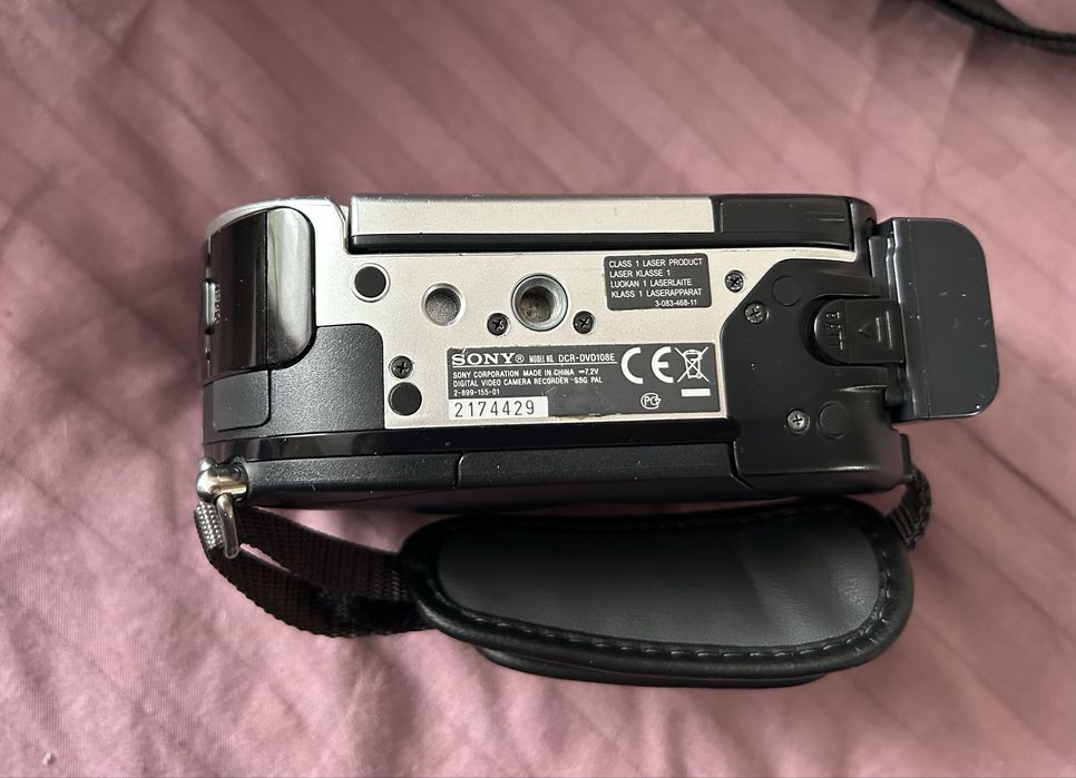 Відеокамера Sony DCR-DVD108E