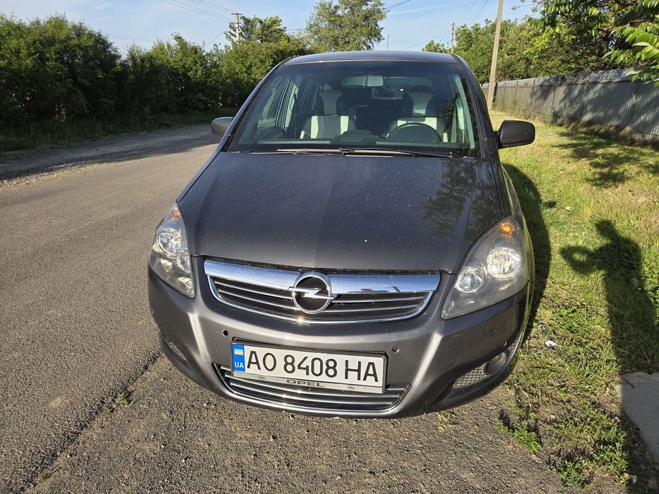 Опель ZAFIRA 2011r