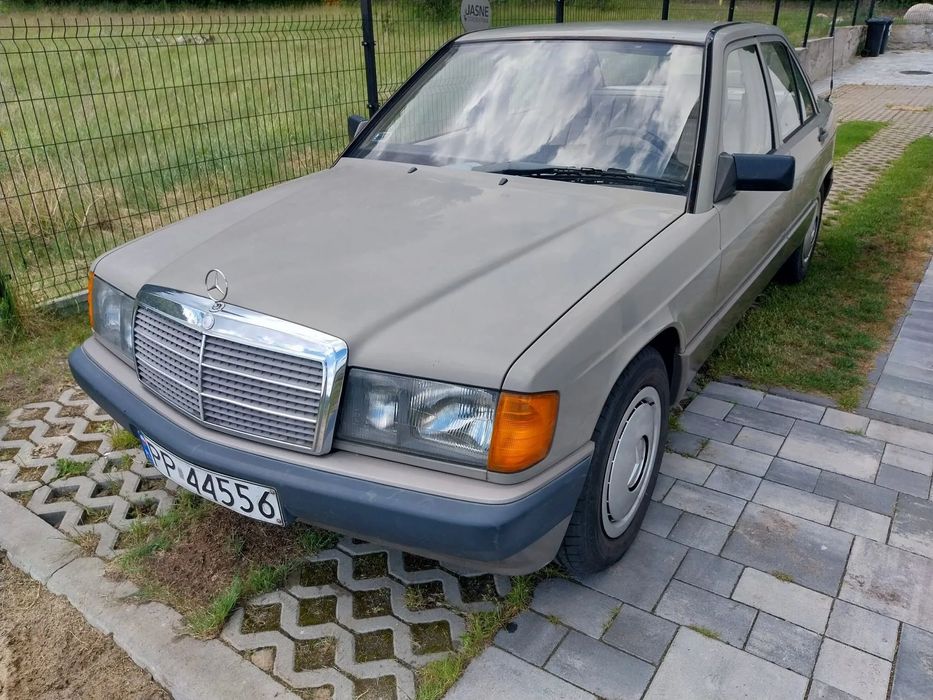 Mercedes-Benz W201 (190) Mercedes 190 świetnym stanie — 2.3 benzyna, 146 KM, klasyk z historią