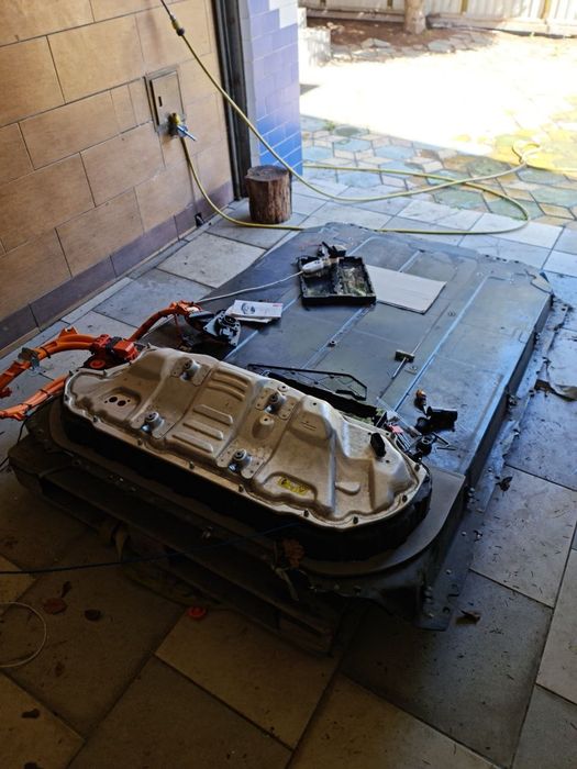 Deye і Tesla без проблем. Забеспечимо е/е навіть промоб'єти, ДБЖ усім!