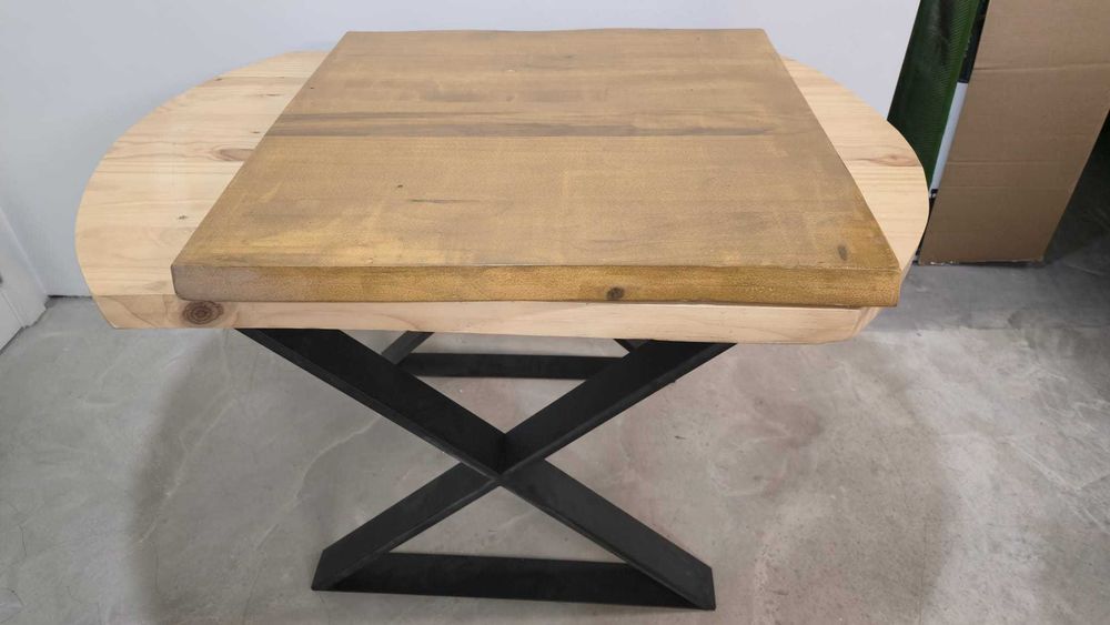 Mesa em madeira de pinho maciço com dois tampos