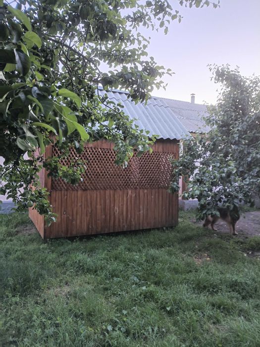Деревяная беседка