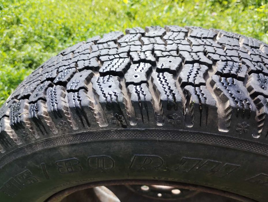 Резина скати покришки автошини на дисках мерседес-123 R14