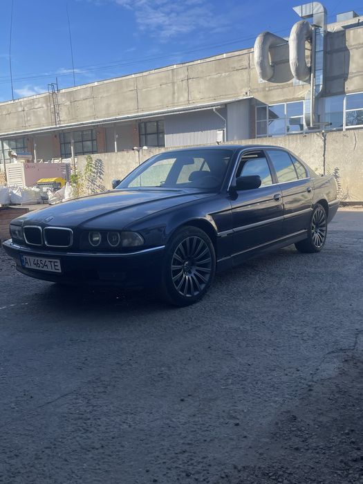Продам автомобиль BMW E38