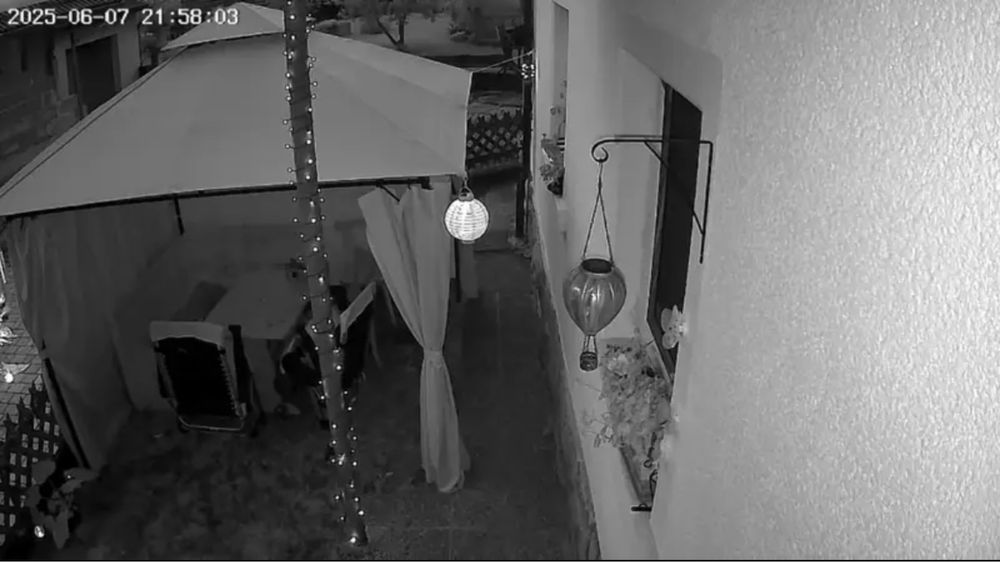 Camera de vigilancia a energia solar