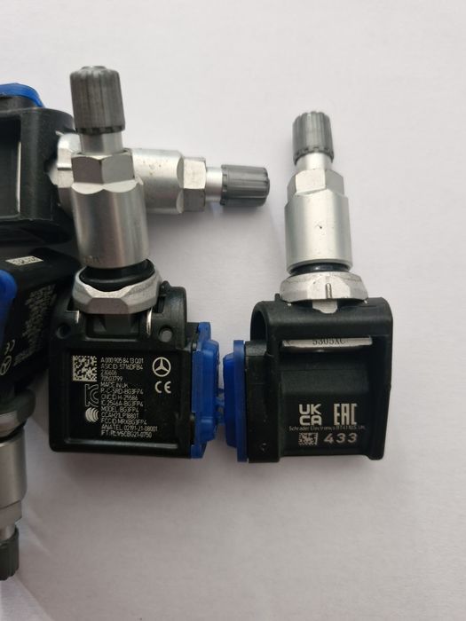 Jak nowe czujniki ciśnienia powietrza w oponach Mercedes A B C E S CLS