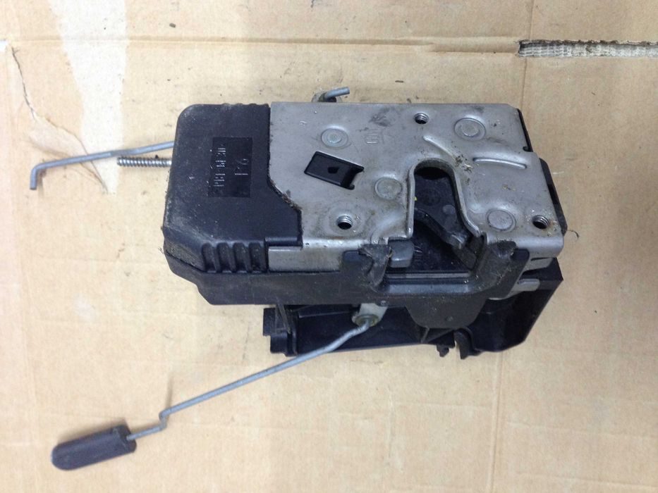 Дверной замок на Opel Vivaro-A