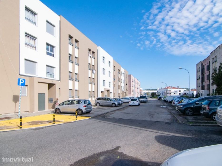 Apartamento T4 em Carnaxide com Vista para Monsanto.