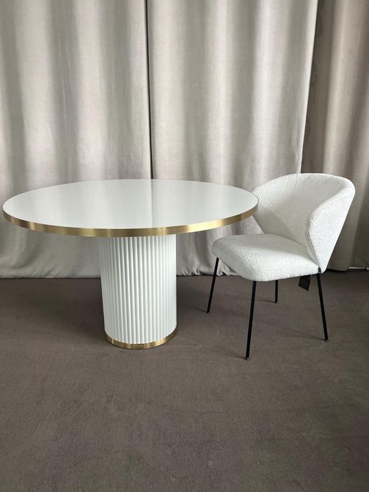 Stół okrągły, biały ze złotymi opaskami srednica 120 cm