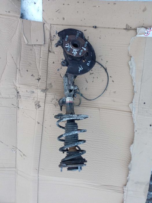 toyota AVENSIS T27 09-18 diesel 2,0 2,2 zwrotnica noga prawa