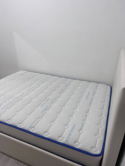 Cama de casal branca