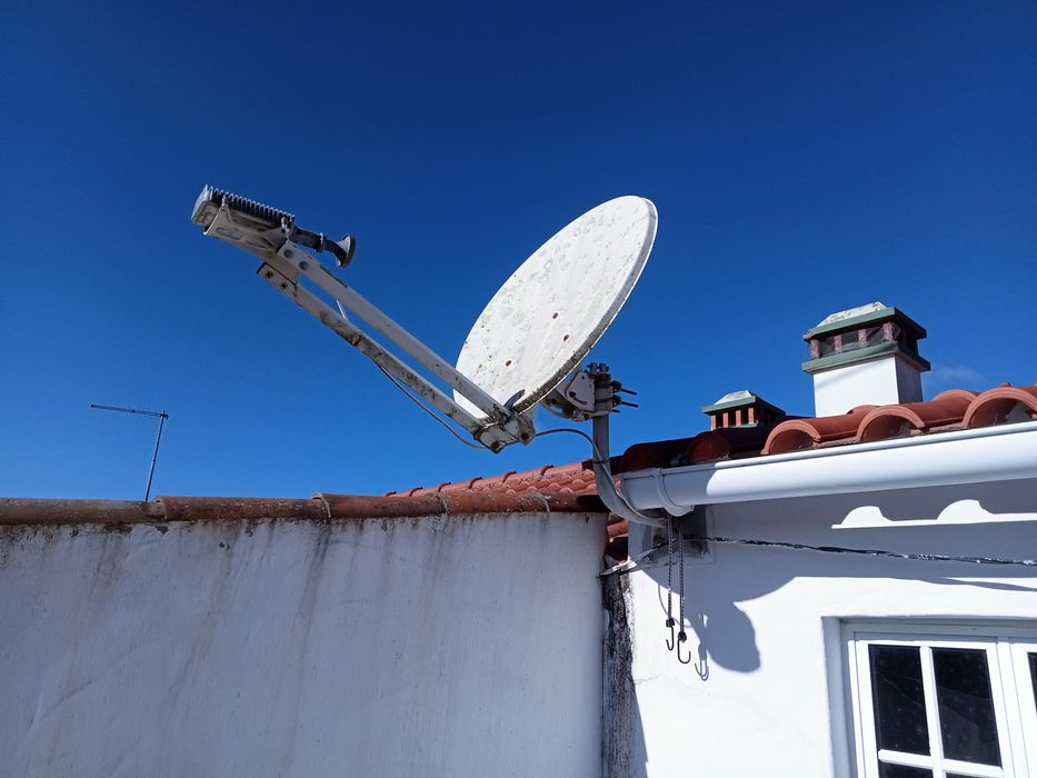 Conjunto de equipamento de internet satélite Tooway
