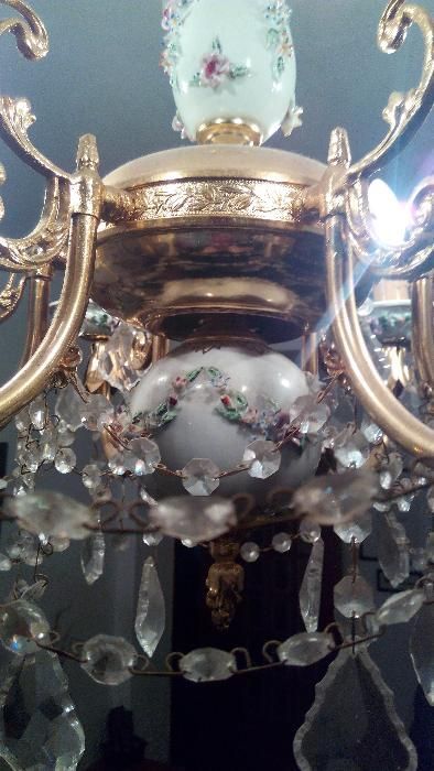 Candeeiro em latão, porcelana e cristal
