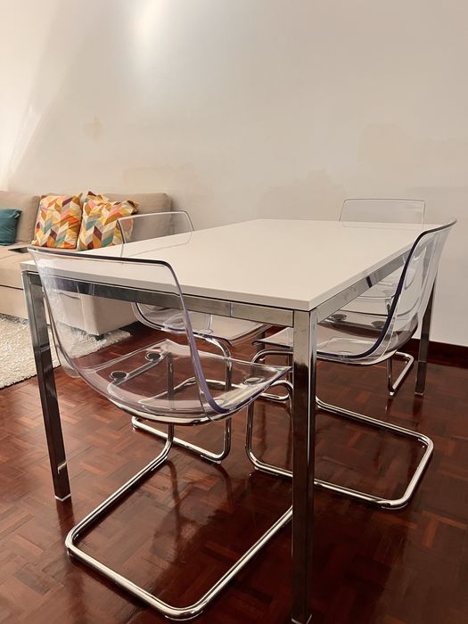 Mesa Ikea c/ cadeiras