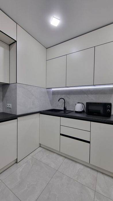 Сдам посуточно 1 комнатную квартиру на Черемушках/ЖД/ Малиновского.