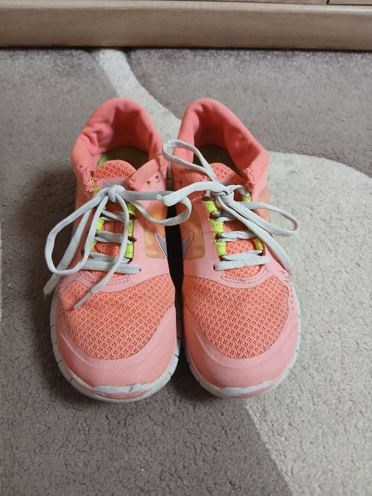 Продам класні кросівки 22см р.34-35!