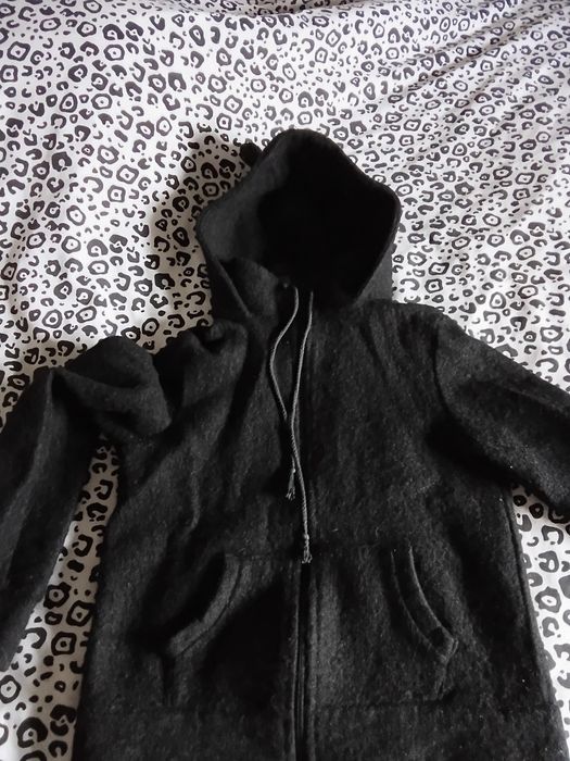 Casaco quentinho com orelhas em bom estado