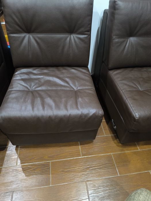 Sofa castanho em pele