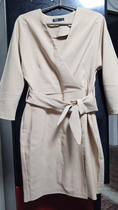 Сукня бежева гарна